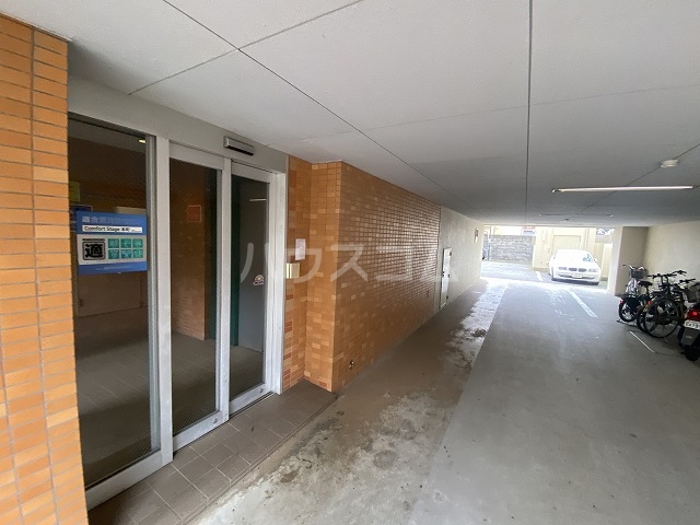 2/4 エントランス