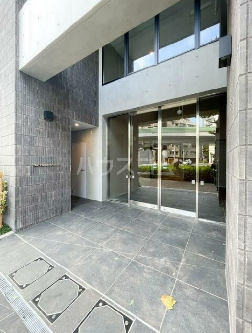 15/18 エントランス