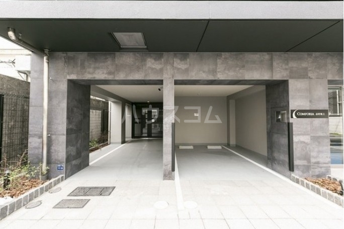 16/27 エントランス