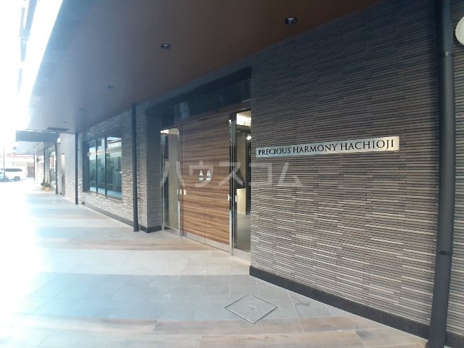 21/30 エントランス