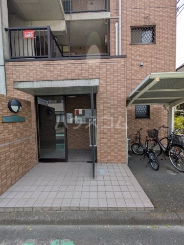 21/30 エントランス