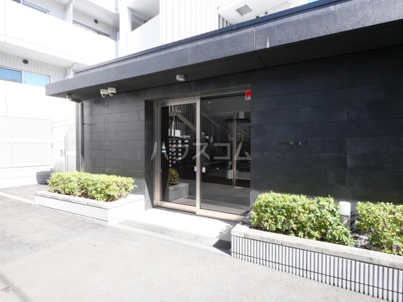 18/27 エントランス