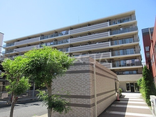 20/23 エントランス