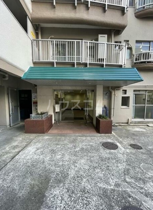 20/30 エントランス