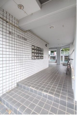 17/17 エントランス