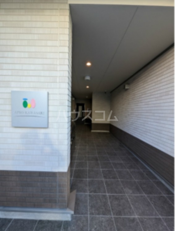 16/17 エントランス