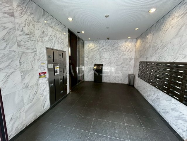 21/30 エントランス