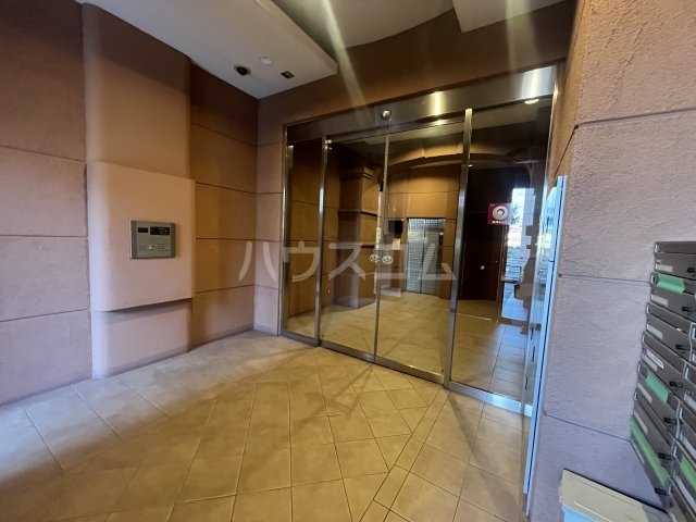 24/30 エントランス