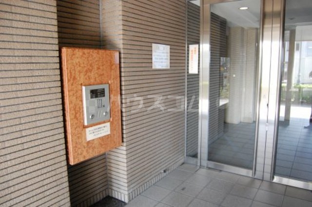 17/26 エントランス