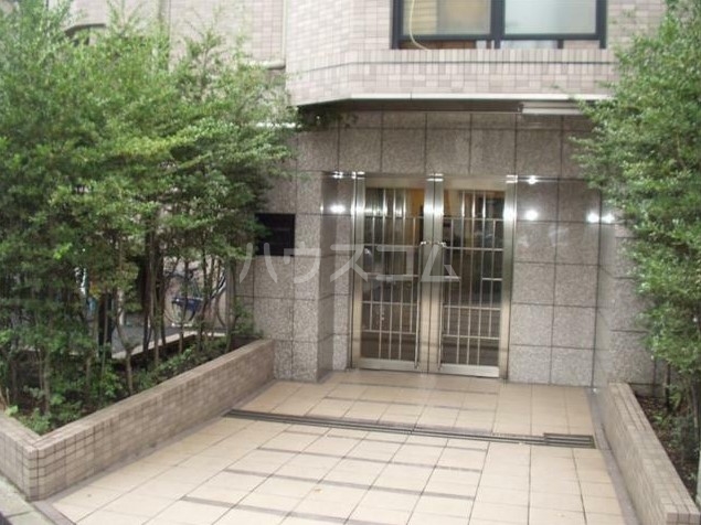 16/25 エントランス