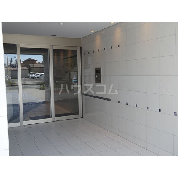 21/30 エントランス