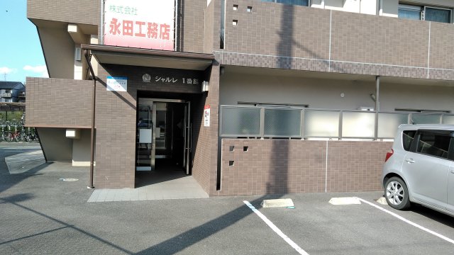 27/30 エントランス