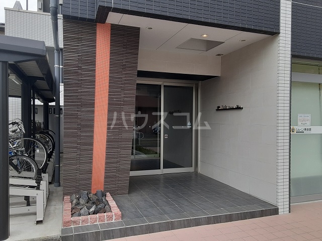 19/30 エントランス