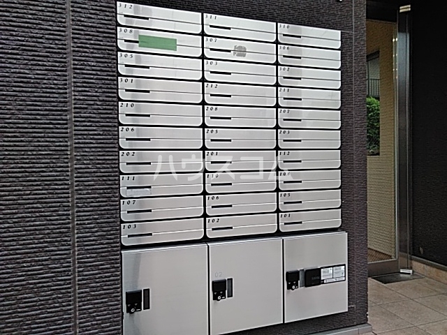 21/30 エントランス