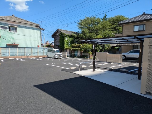 23/26 駐車場