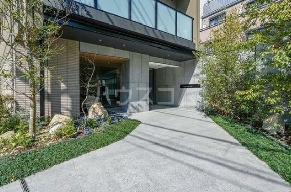 16/26 エントランス