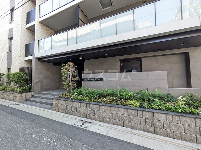 28/30 エントランス