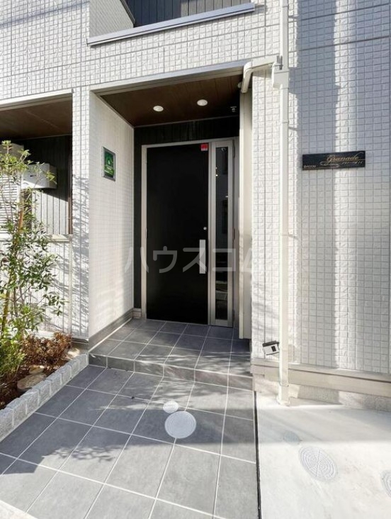 15/18 エントランス