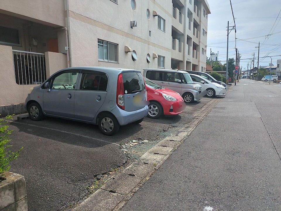 21/25 駐車場