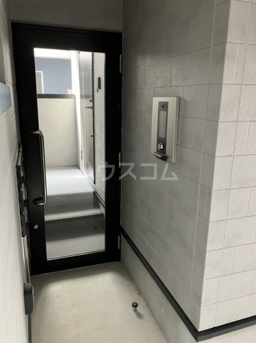 15/18 エントランス