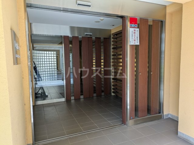 24/30 エントランス