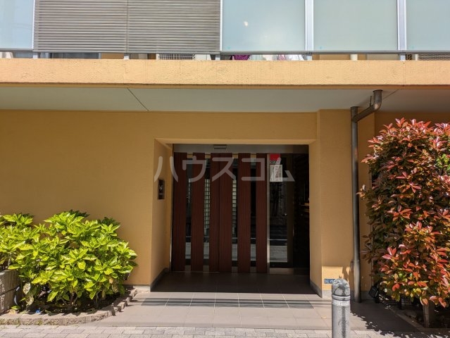 25/30 エントランス