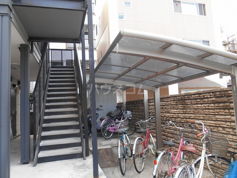 13/17 エントランス