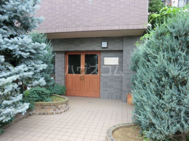 27/30 エントランス