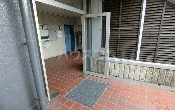 19/20 エントランス