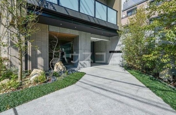 16/20 エントランス