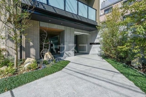 15/19 エントランス