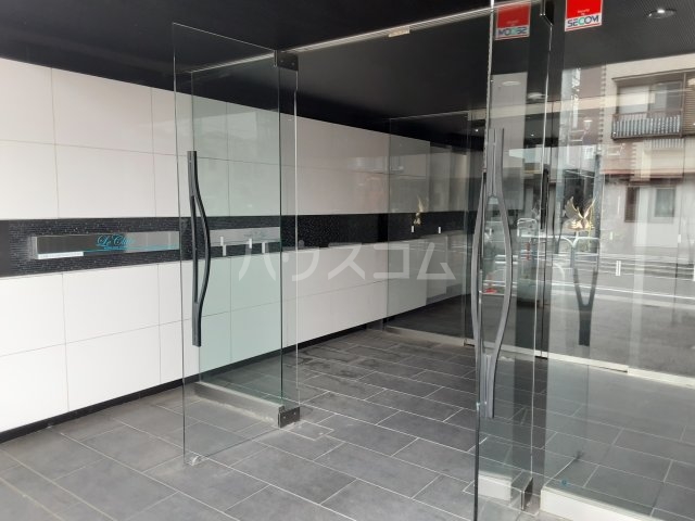 25/30 エントランス