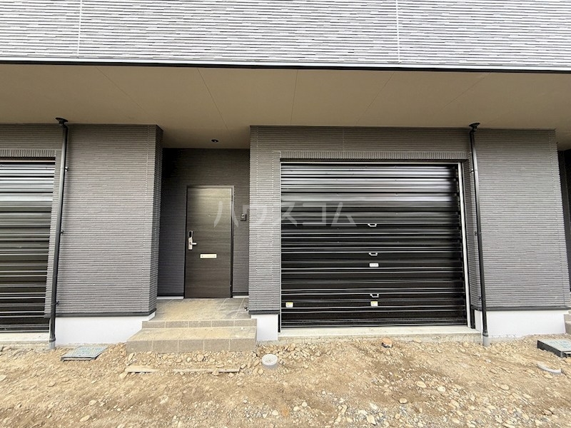 23/30 エントランス