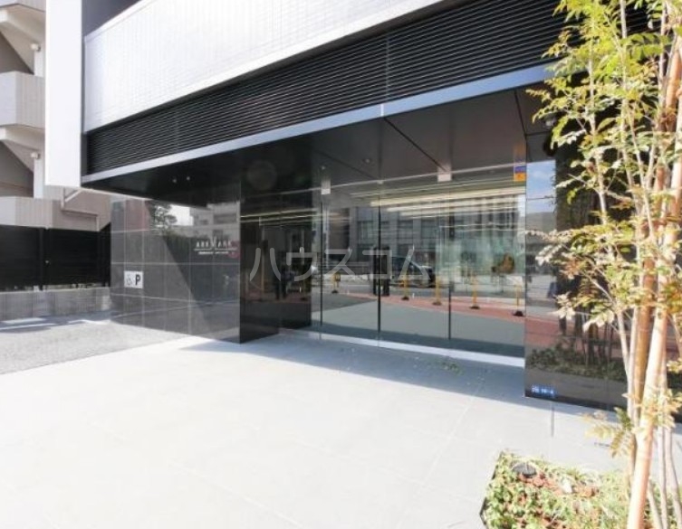 16/23 エントランス