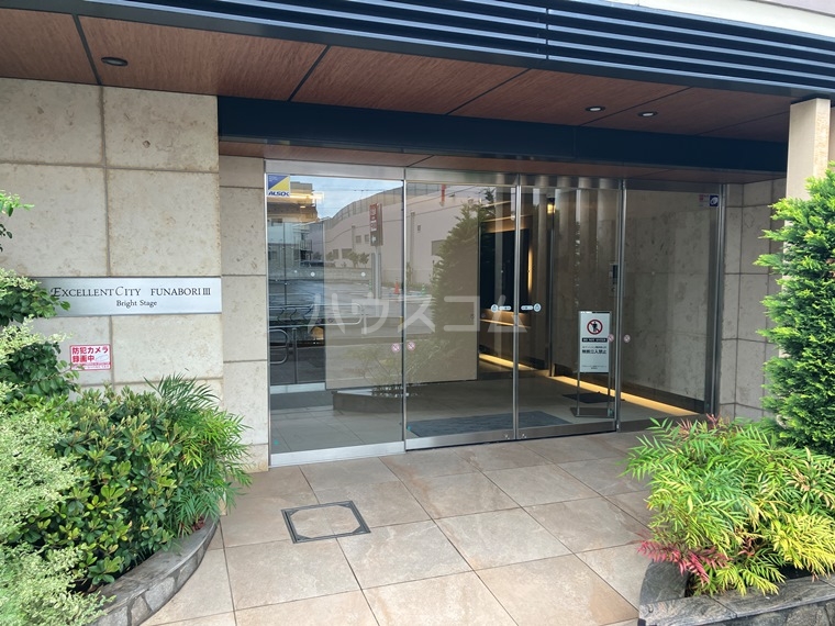 17/25 エントランス