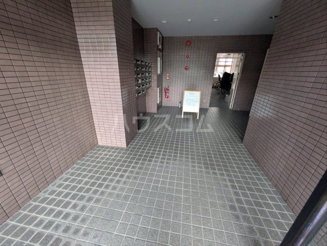 25/30 エントランス