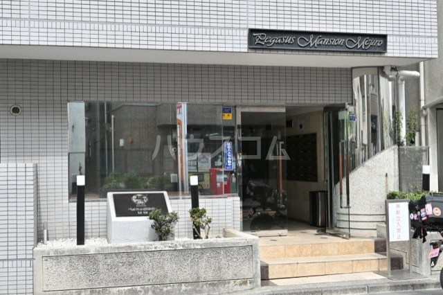 22/27 エントランス