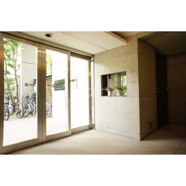 21/30 エントランス