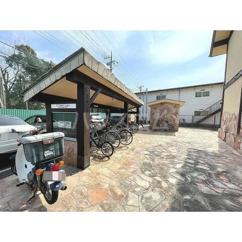 23/27 エントランス