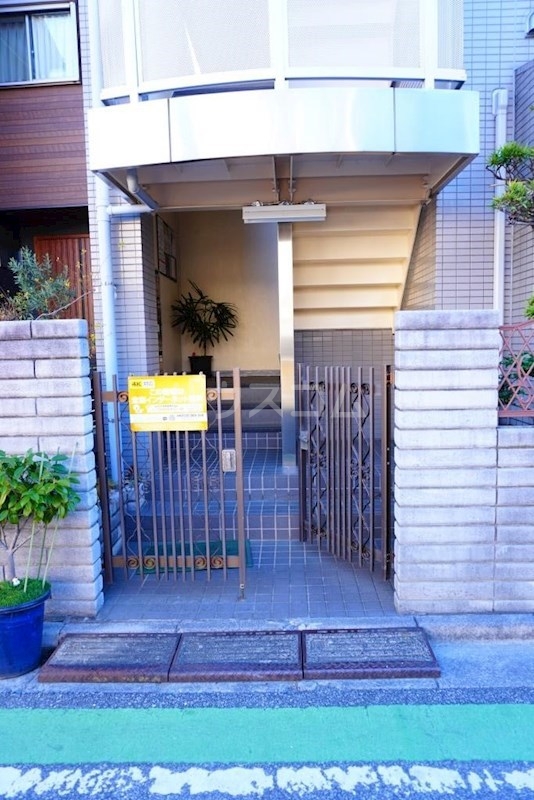 25/30 エントランス