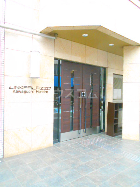 26/30 エントランス