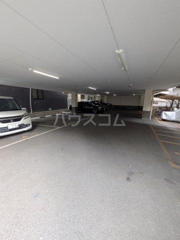 28/30 駐車場