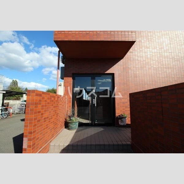 27/30 エントランス