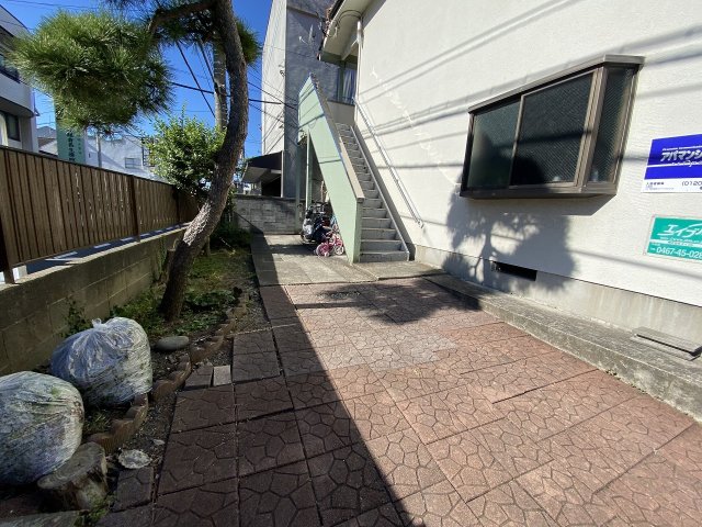 23/30 エントランス