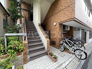 21/27 エントランス