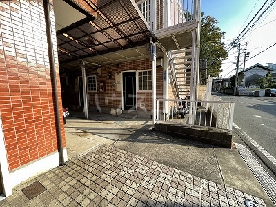 21/30 エントランス