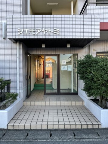 21/30 エントランス