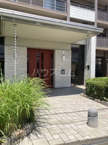 26/30 エントランス