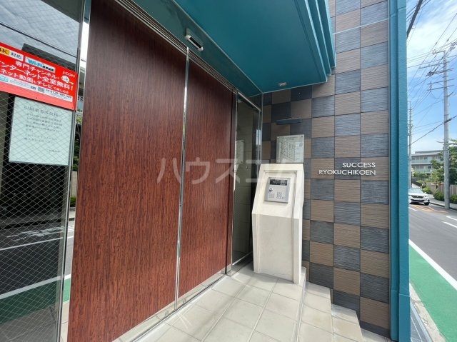 28/30 エントランス