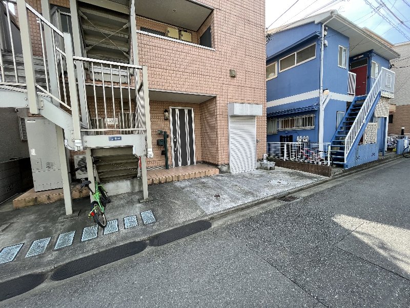 20/23 エントランス